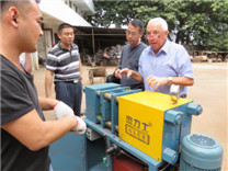 英國菲律賓合作伙伴檢測鋼筋鐓粗機(jī)操作情況